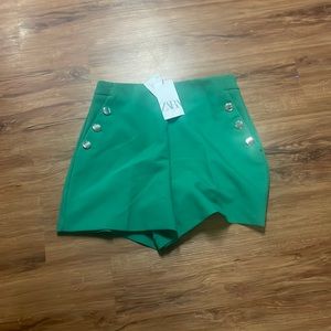 green shorts with buttons from Zara